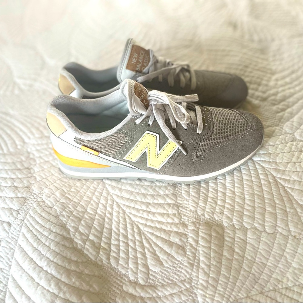Women’s New Balance Classic Sneakers size 7